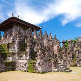 Capturing the Unique Design of Beji Sangsit Temple in a Photograph