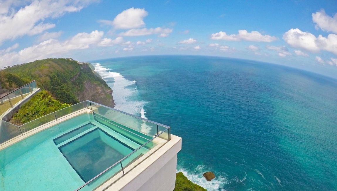 Oneeighty Infinity Pool, Stare at the Edge Where the Sky Meets the Sea