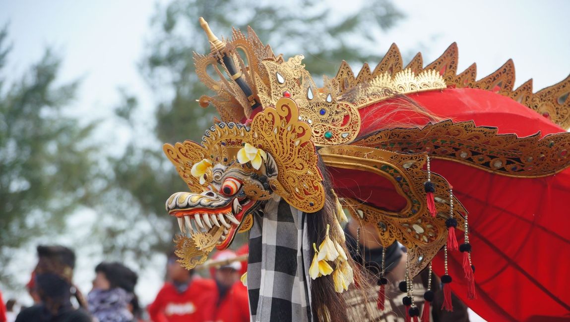 Livens The Summer Vacation in Bali with The Kite Festival at Mertasari Beach