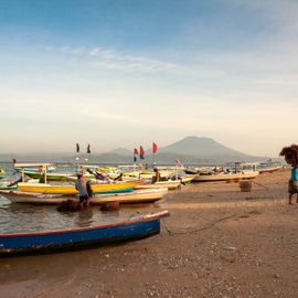 Studying Seaweed Cultivation with Fishermen on Lebaoh Beach